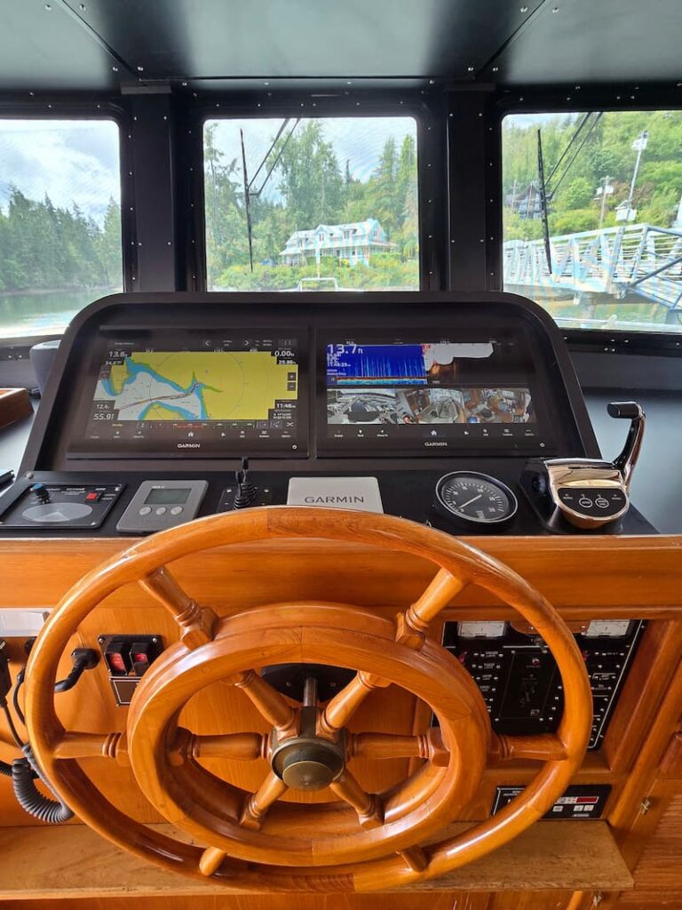 pilot house helm station: interior boat tour