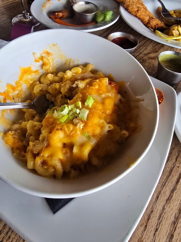 Wicklow Pub in Vancouver BC mac and chesse