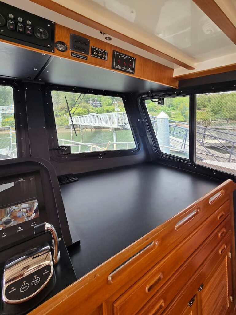pilot house: interior boat tour