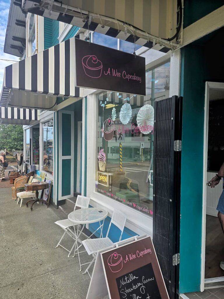 the storefront of A Wee Cupcakery